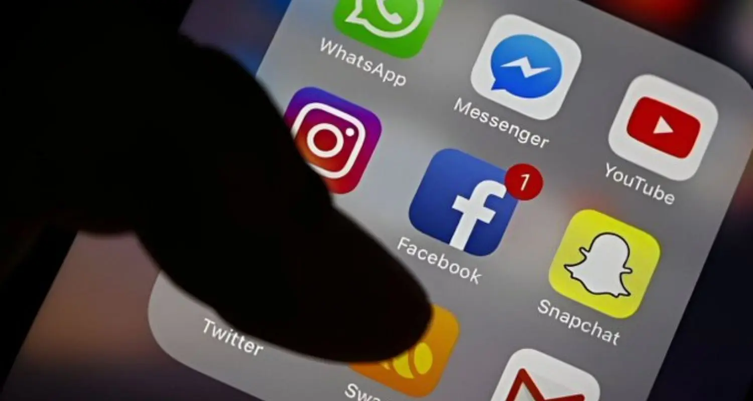 “In Andhra Pradesh, the Government Says No Social Media for Children… But a YouTube Entry from the Ruling Family?”