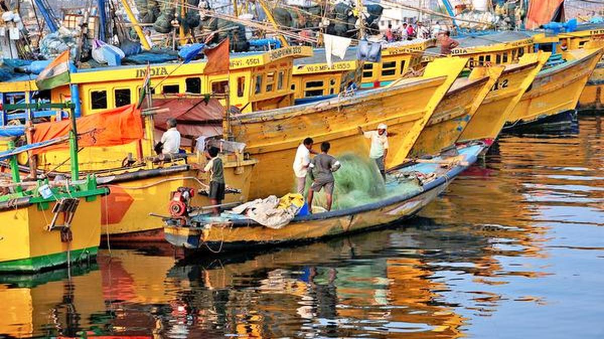 Andhra Pradesh Fishermen Welfare Row: Political Heat Over Reduced Ex-Gratia and No Compensation for Damaged Boats