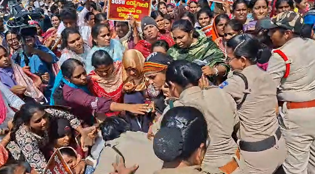 Chalo Vijayawada: Village and Ward Secretariat Employees Demand Resolution of Long-Pending Issues