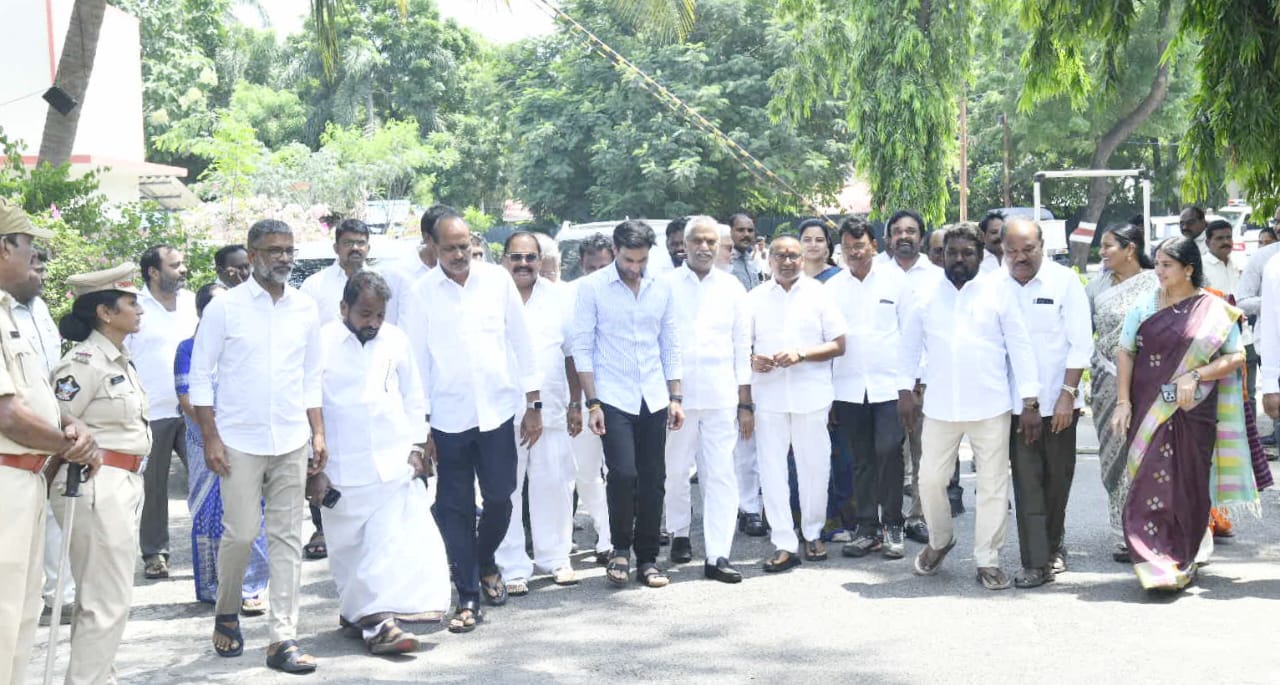 Mega DSC 2025 Protest: YSRCP Warns of Statewide Agitation Over Arrests